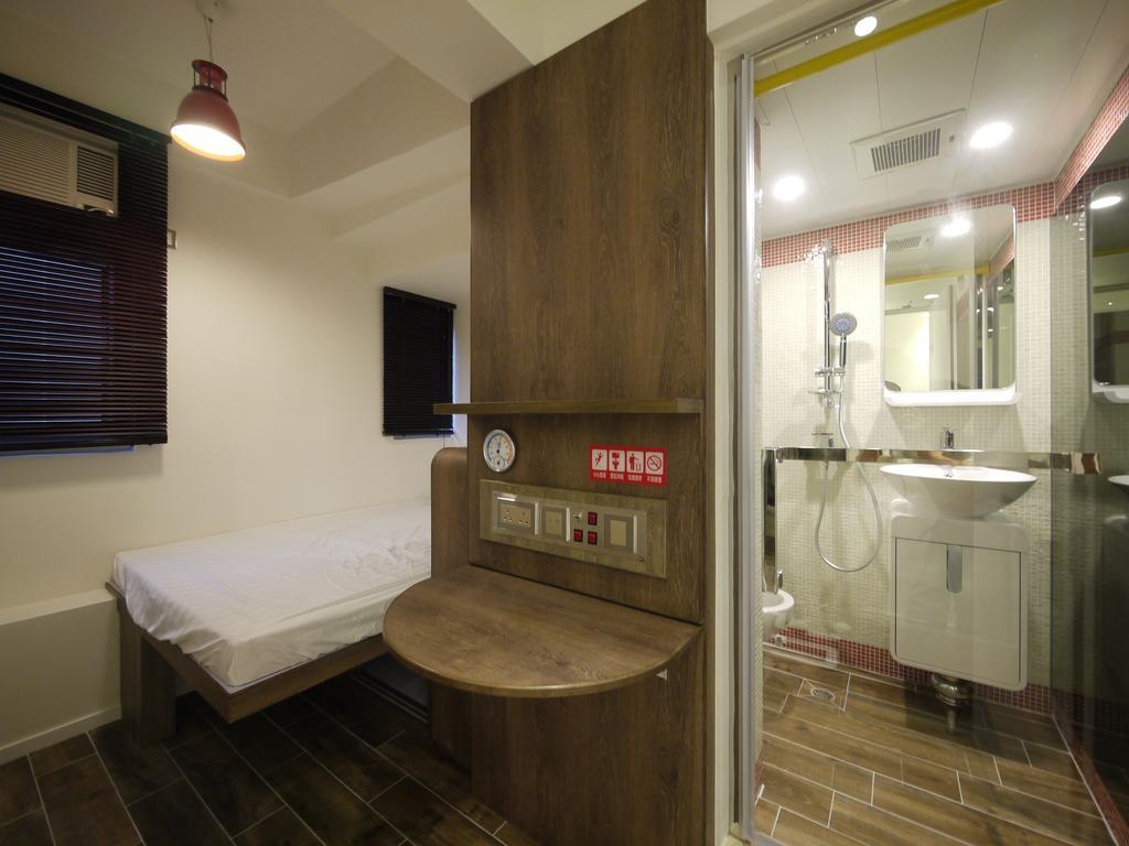 Panda'S Hostel - Hot Dog Bus Hong Kong Room photo