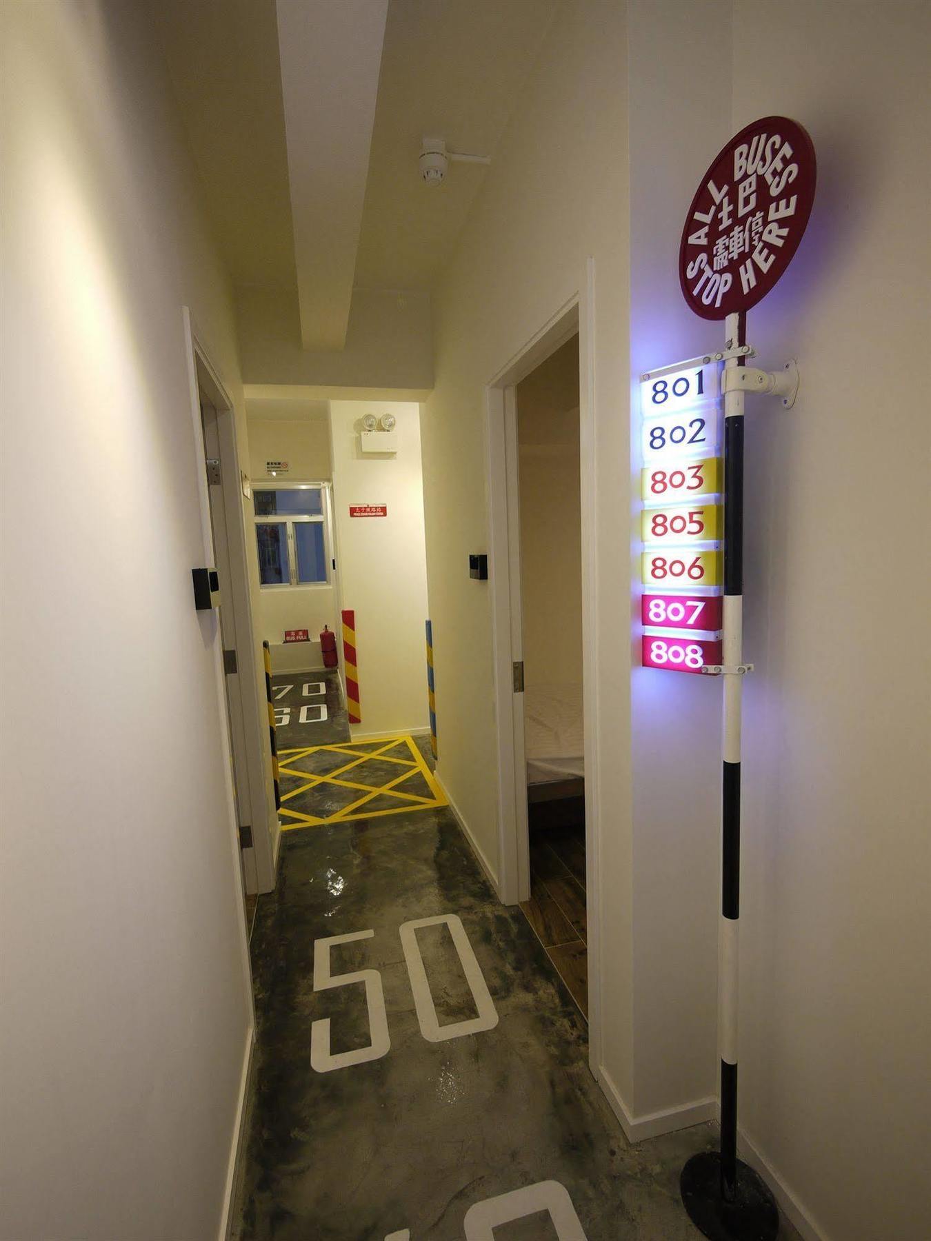 Panda'S Hostel - Hot Dog Bus Hong Kong Exterior photo